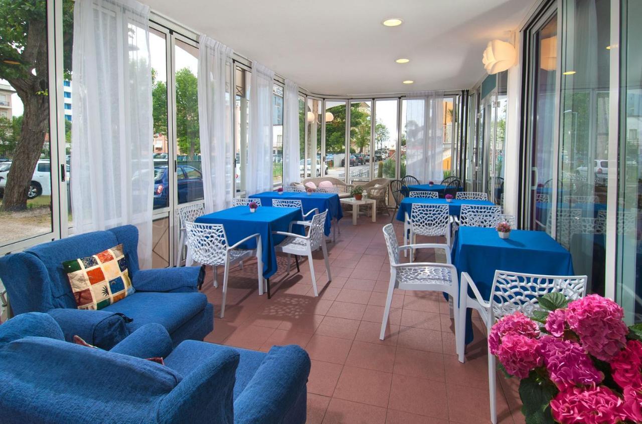 Hotel Cheri Rimini Exterior foto