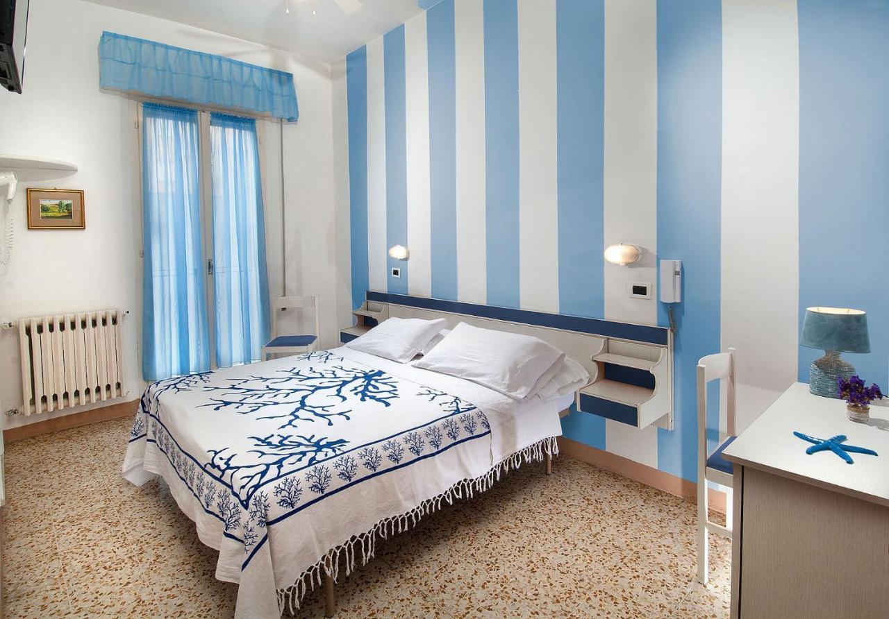 Hotel Cheri Rimini Exterior foto